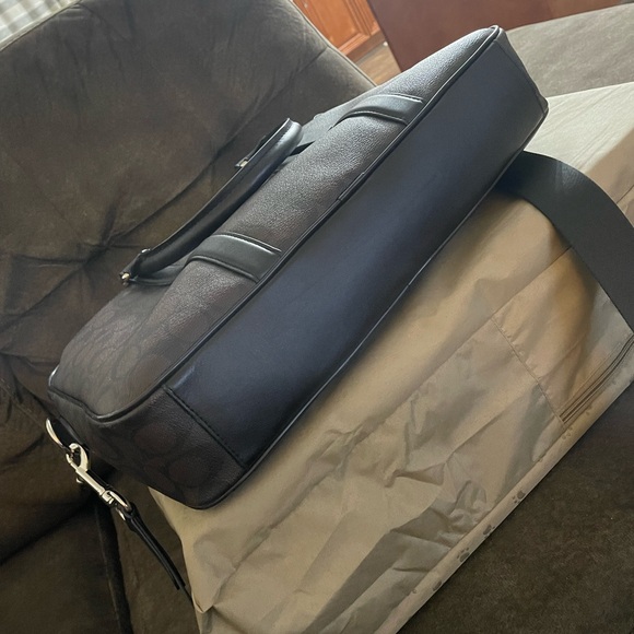 Want to look sharp in your office? This COACH briefcase/laptop bag will do it!! - Picture 5 of 6
